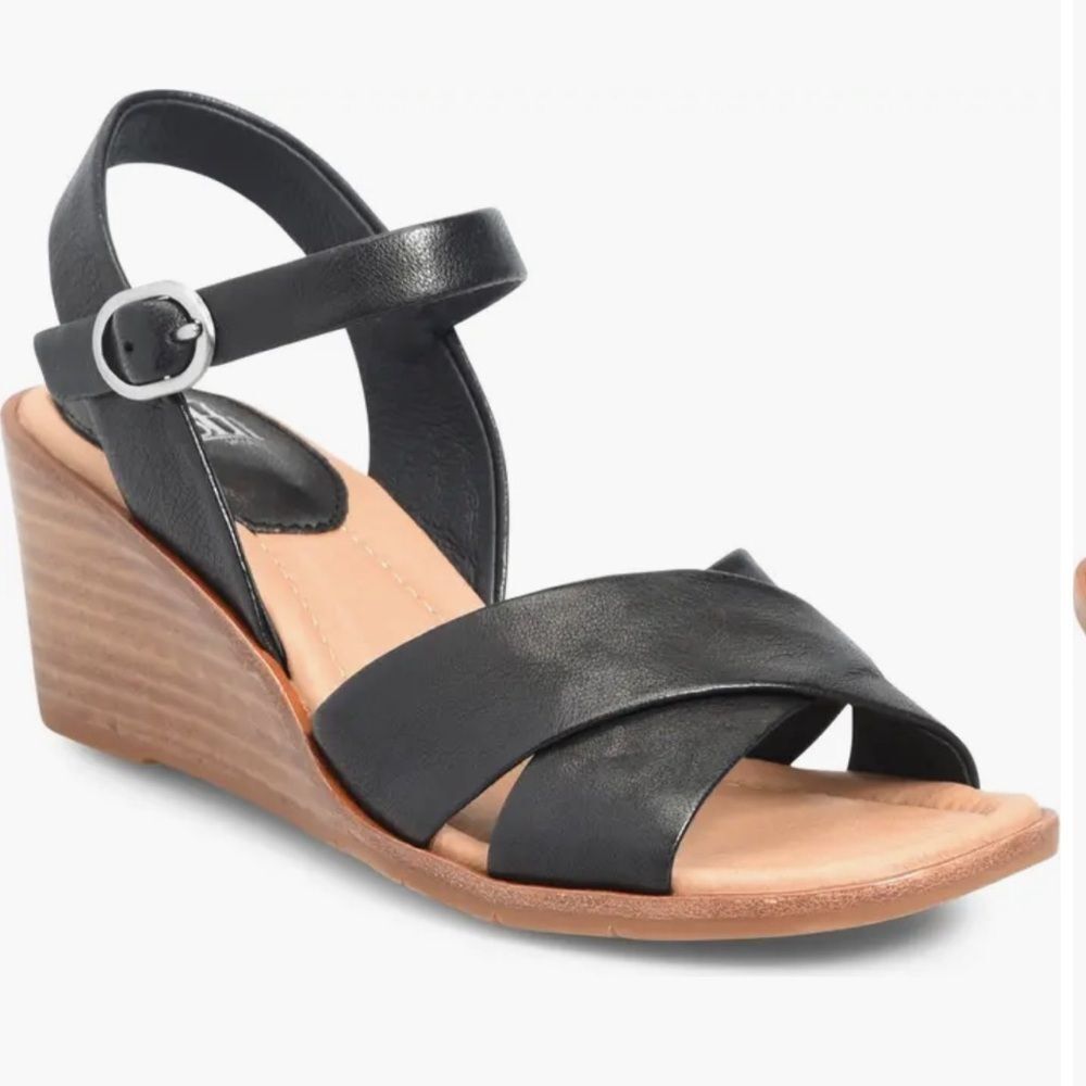 NWOT SOFFT Gabella Women’s Leather Black Wedge Ankle Strap Sandals Size 8.5